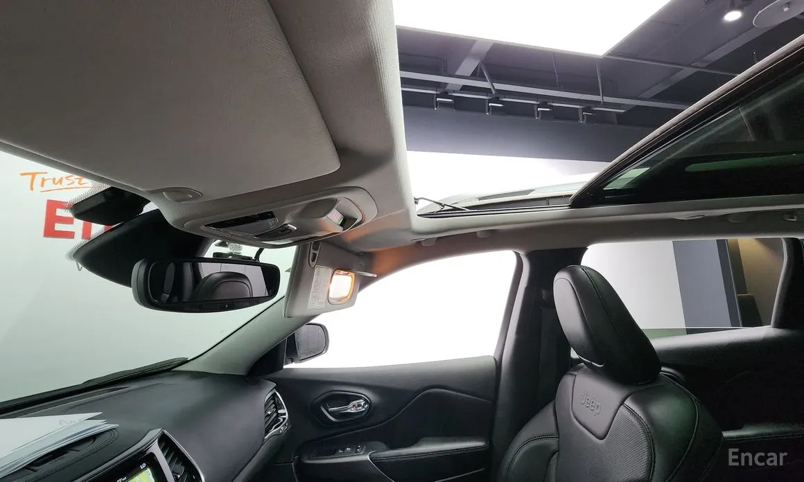 Фото 19 - Jeep Cherokee