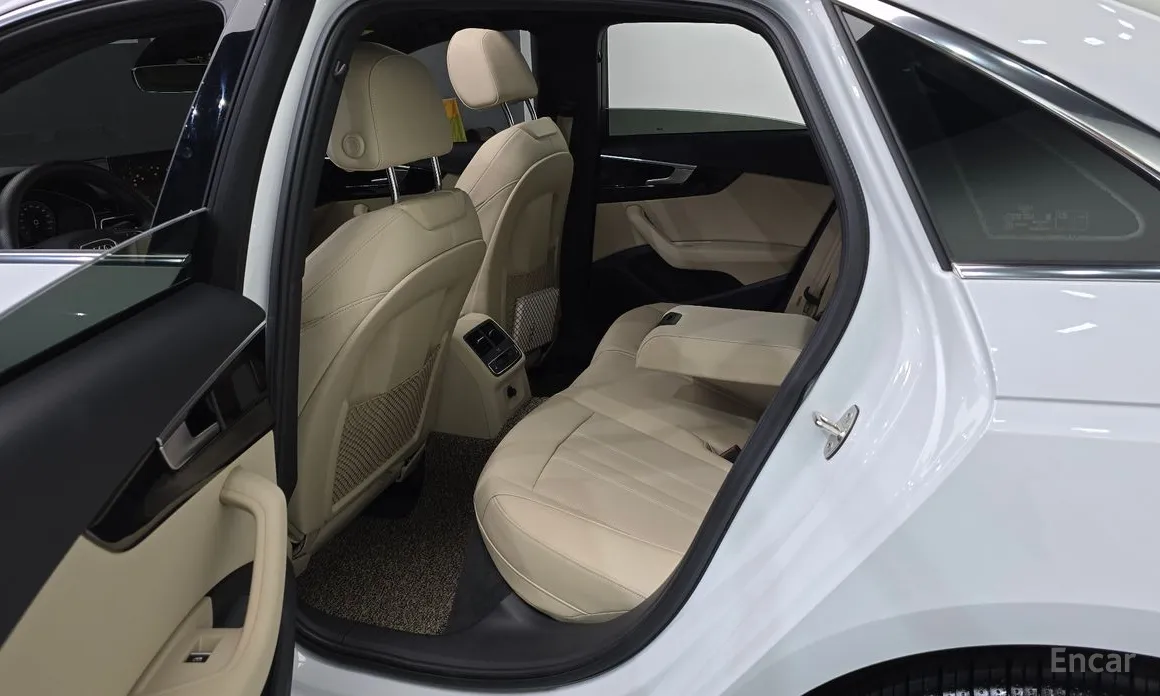 Фото 11 - Audi A4