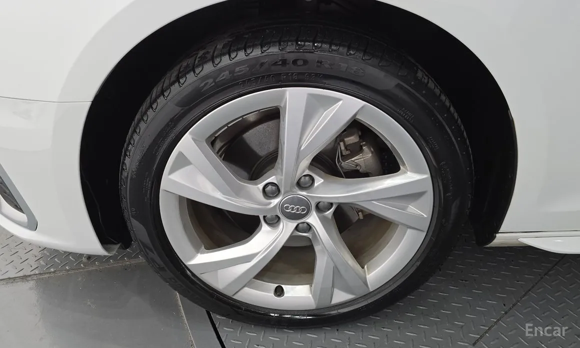 Фото 5 - Audi A4