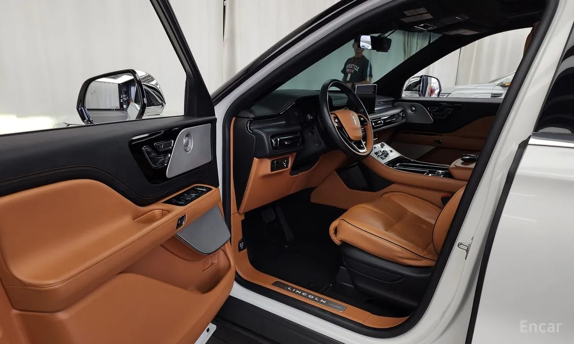 Фото 10 - Lincoln Aviator