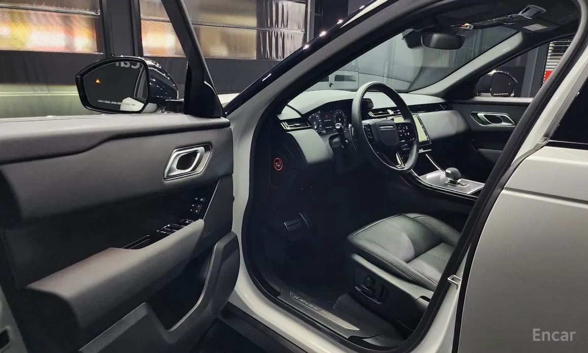 Фото 10 - Land Rover Range Rover Velar