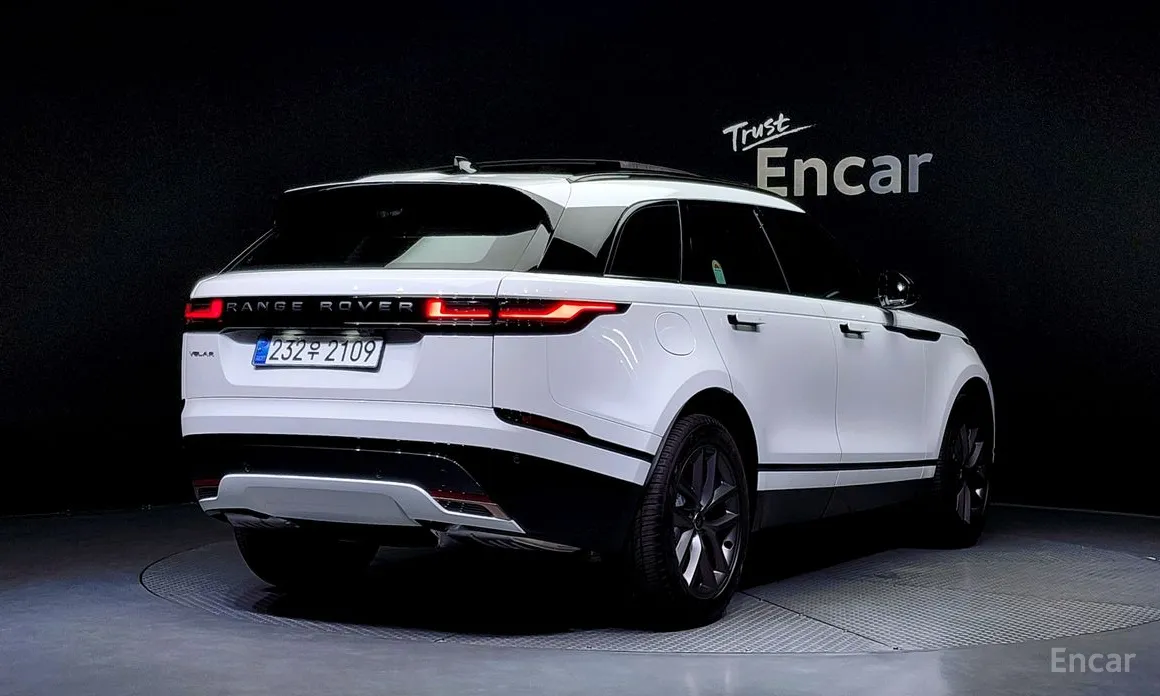 Фото 2 - Land Rover Range Rover Velar