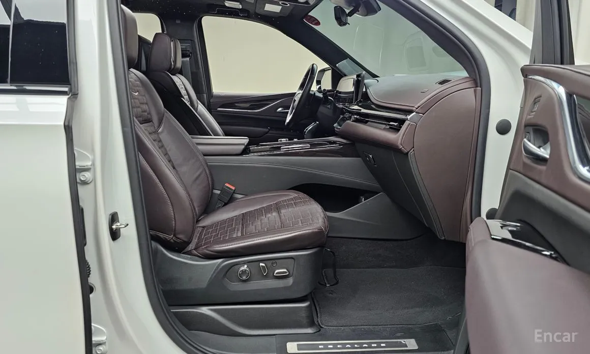 Фото 11 - Cadillac Escalade