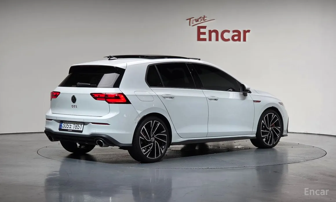 Фото 2 - Volkswagen Golf