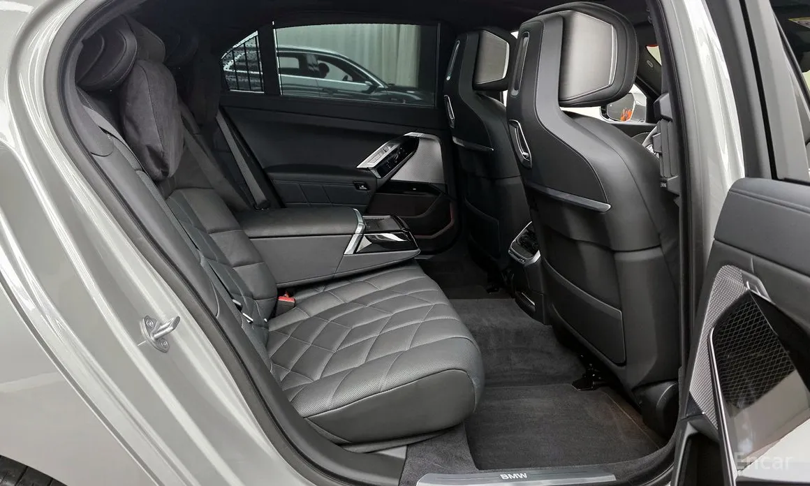 Фото 12 - BMW 7 Series