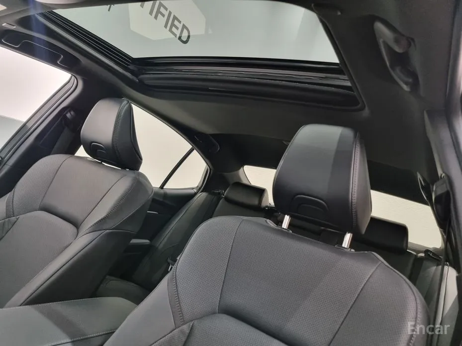 Фото 16 - Toyota Camry