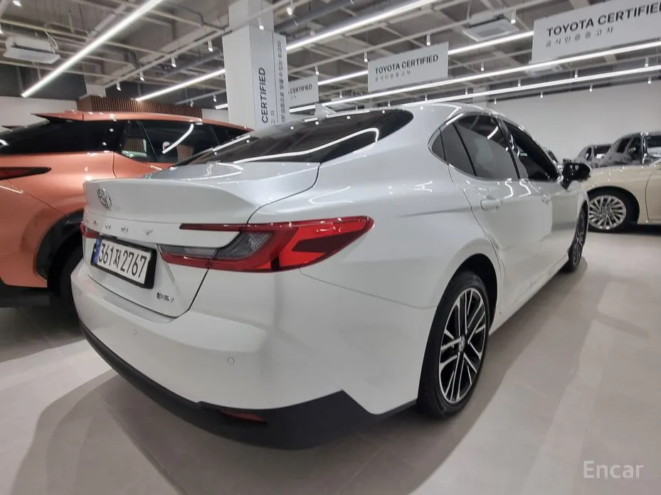 Фото 2 - Toyota Camry