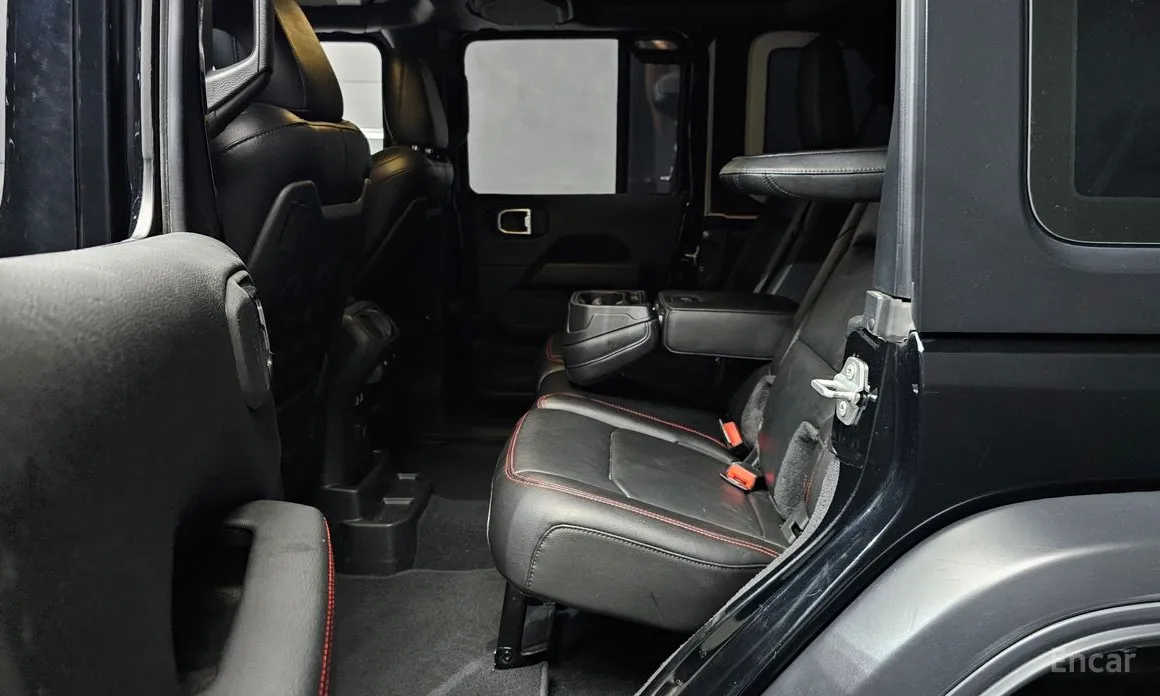 Фото 12 - Jeep Wrangler