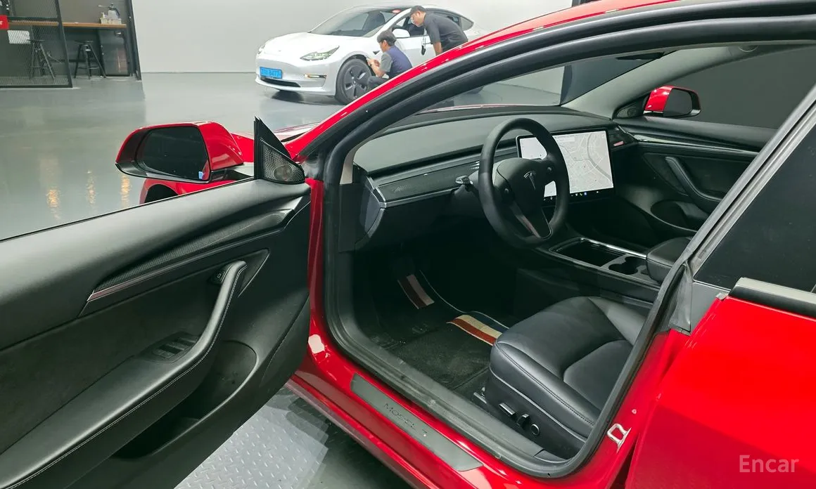 Фото 10 - Tesla Model 3