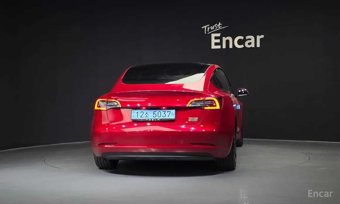 Фото 4 - Tesla Model 3