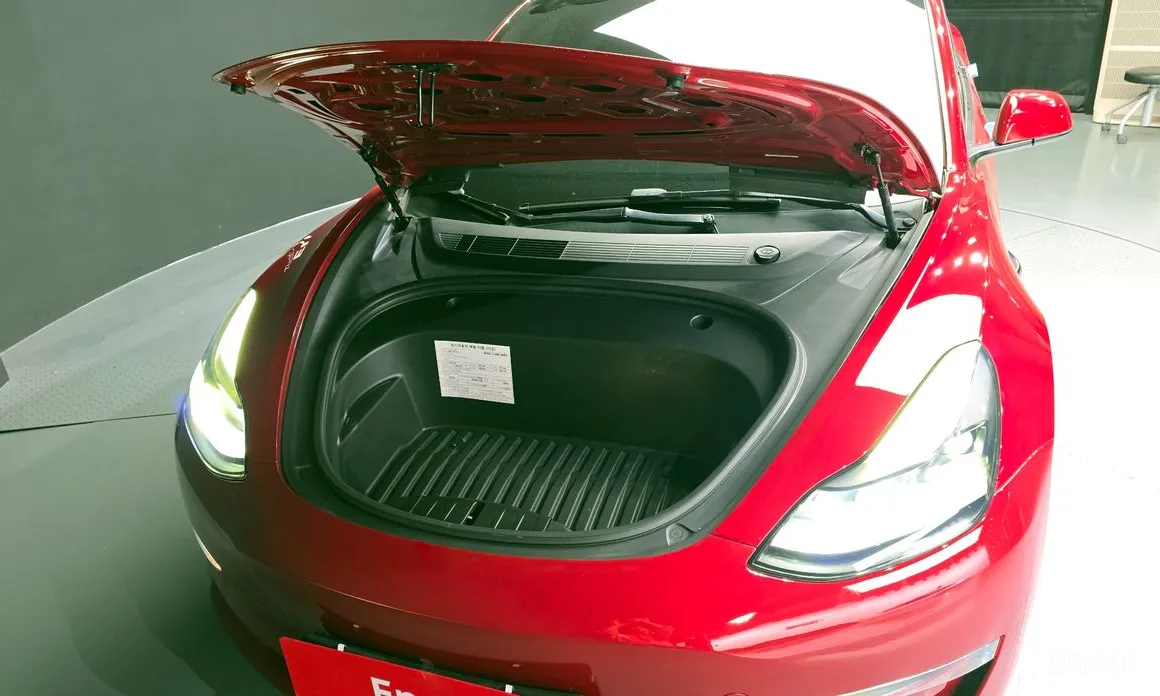 Фото 6 - Tesla Model 3