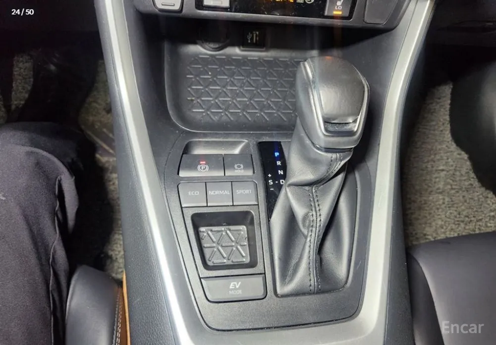 Фото 13 - Toyota RAV4