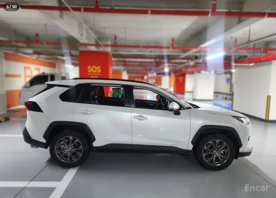 Фото 4 - Toyota RAV4