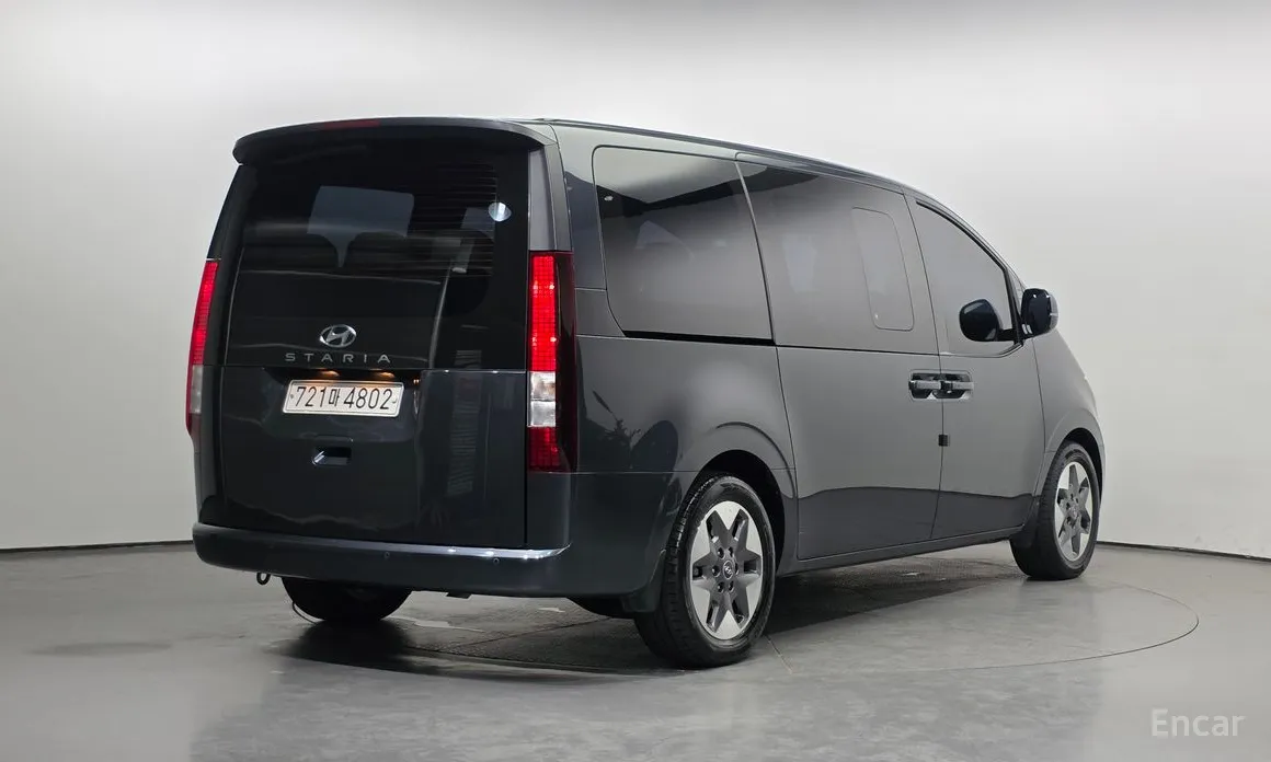 Фото 2 - Hyundai Staria