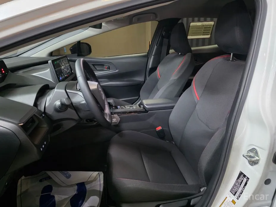 Фото 10 - Toyota Prius