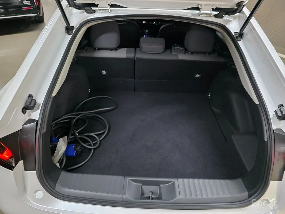 Фото 18 - Toyota Prius