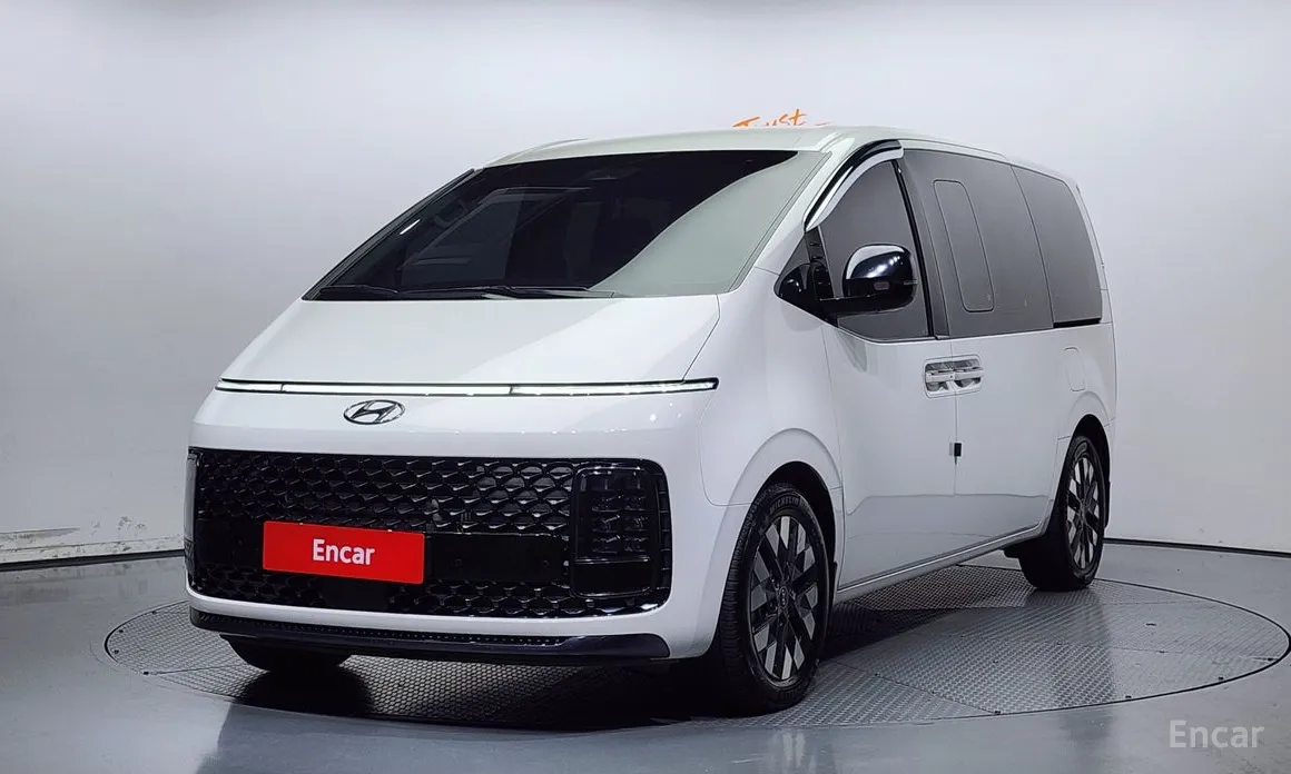 Фото 1 - Hyundai Staria