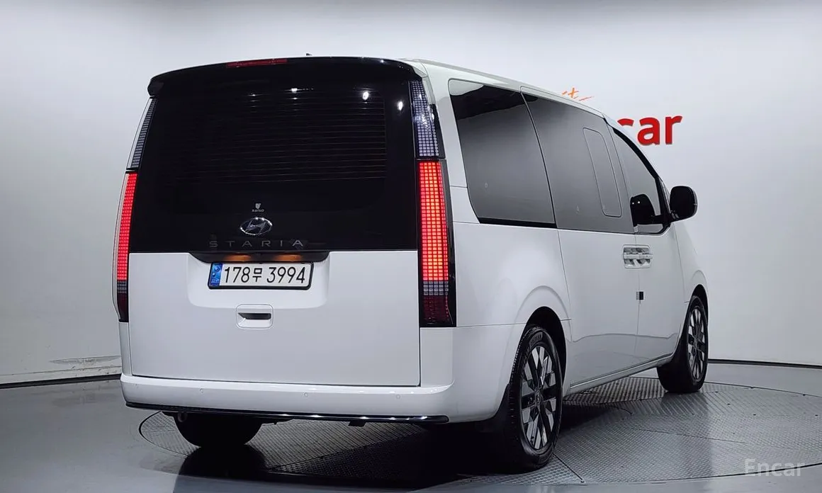 Фото 2 - Hyundai Staria