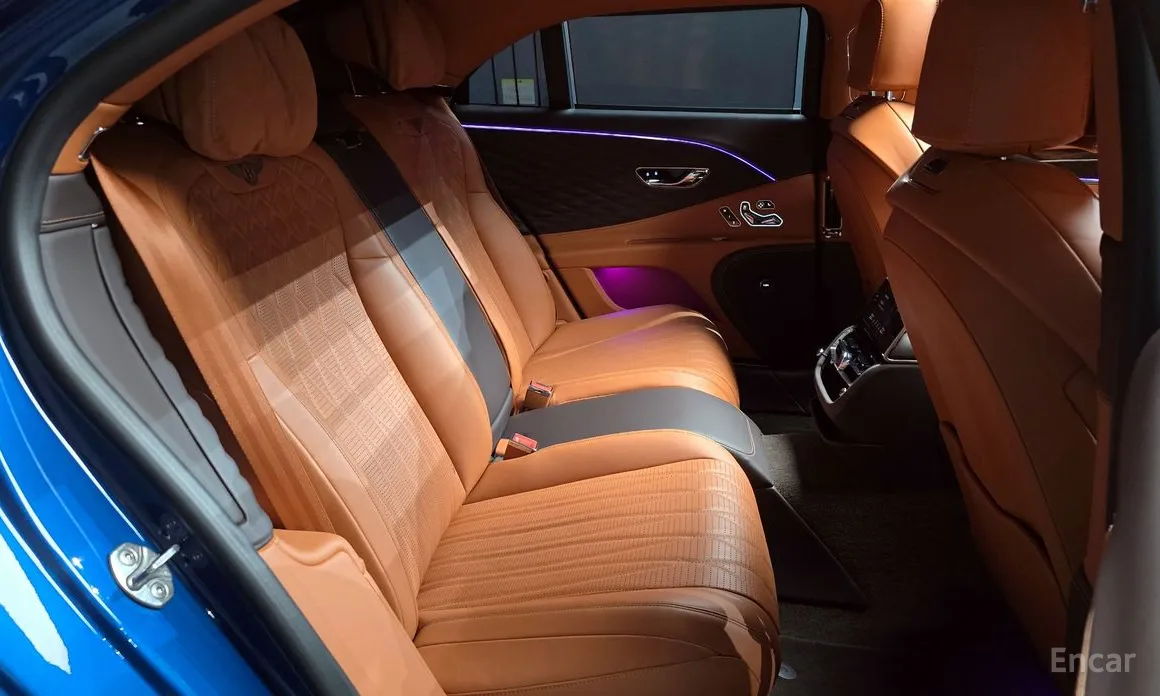 Фото 12 - Bentley Flying Spur