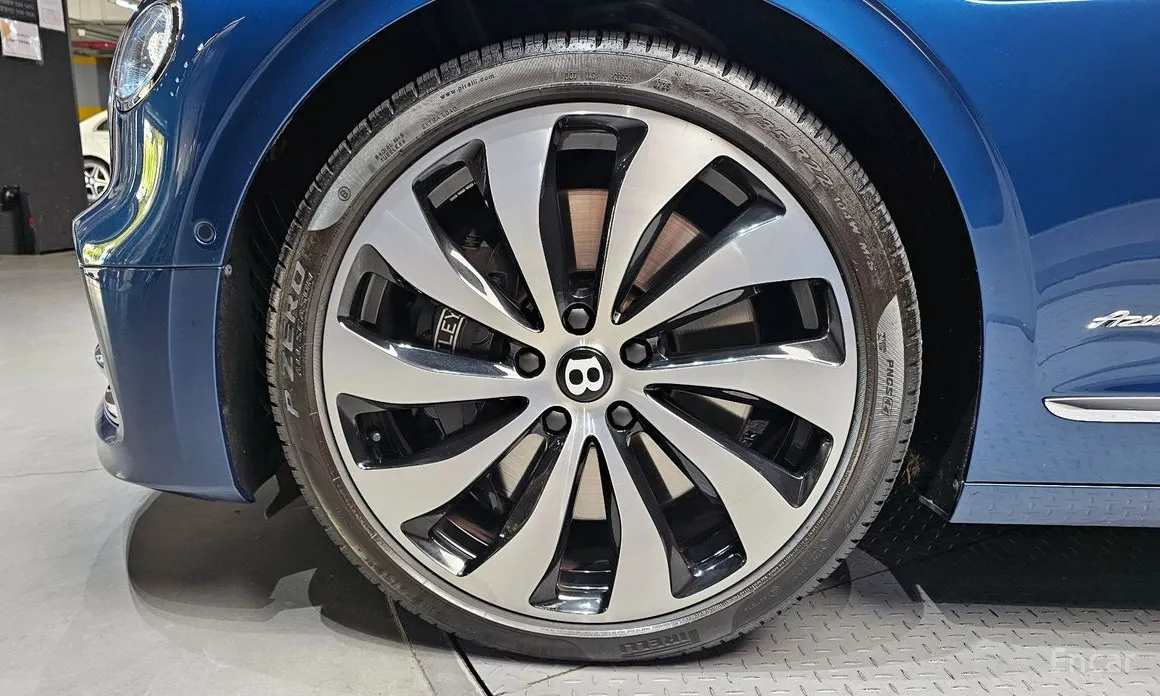 Фото 5 - Bentley Flying Spur