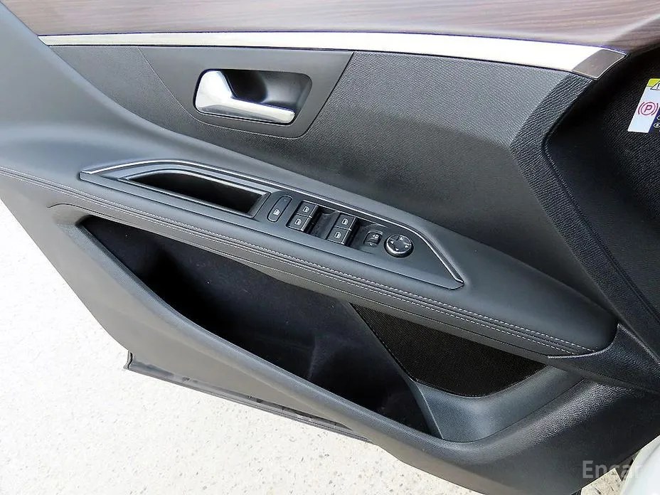 Фото 11 - Peugeot 5008