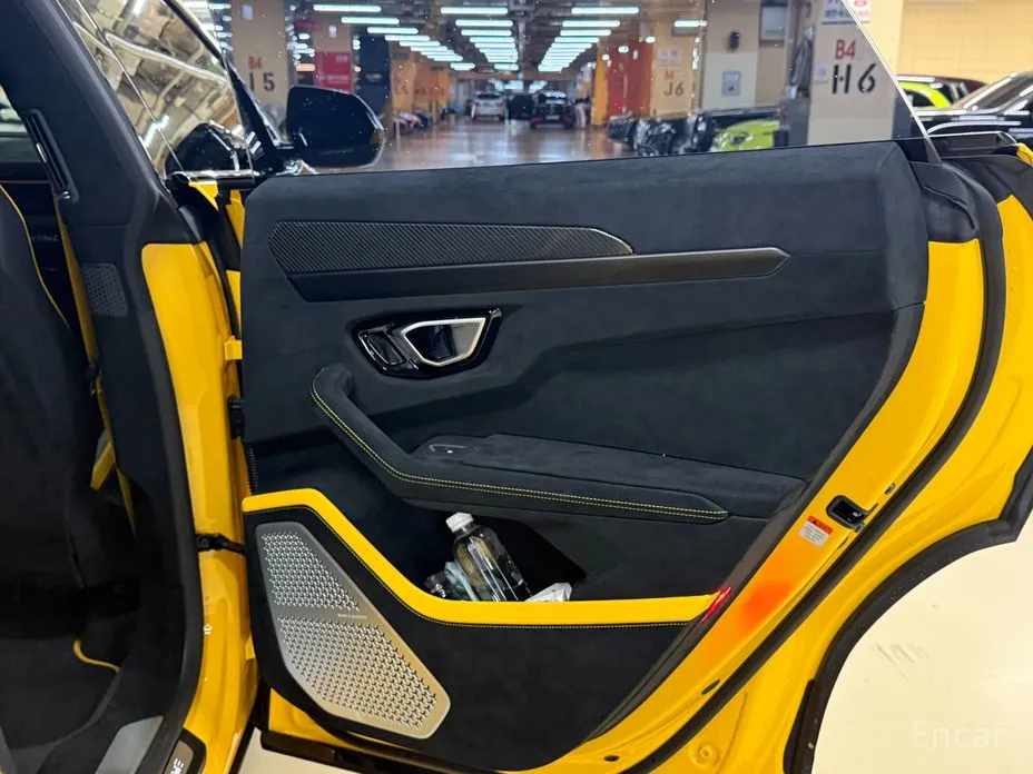 Фото 12 - Lamborghini Urus