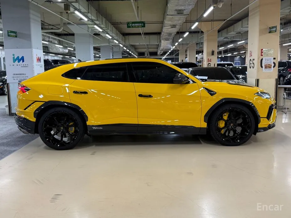 Фото 3 - Lamborghini Urus