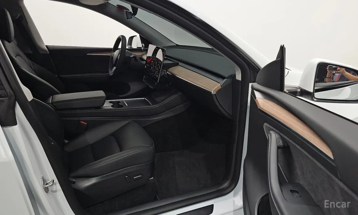 Фото 10 - Tesla Model Y