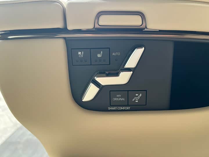 Photo 12 - Toyota Alphard