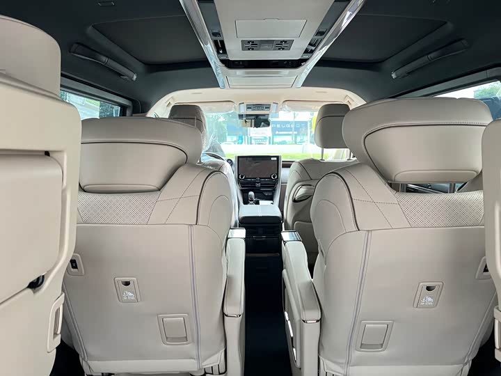 Photo 14 - Toyota Alphard