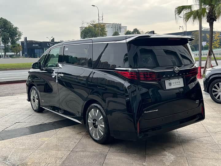 Photo 17 - Toyota Alphard