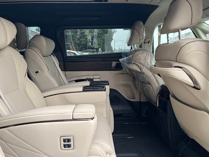 Photo 8 - Toyota Alphard