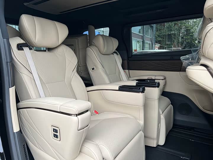 Photo 9 - Toyota Alphard