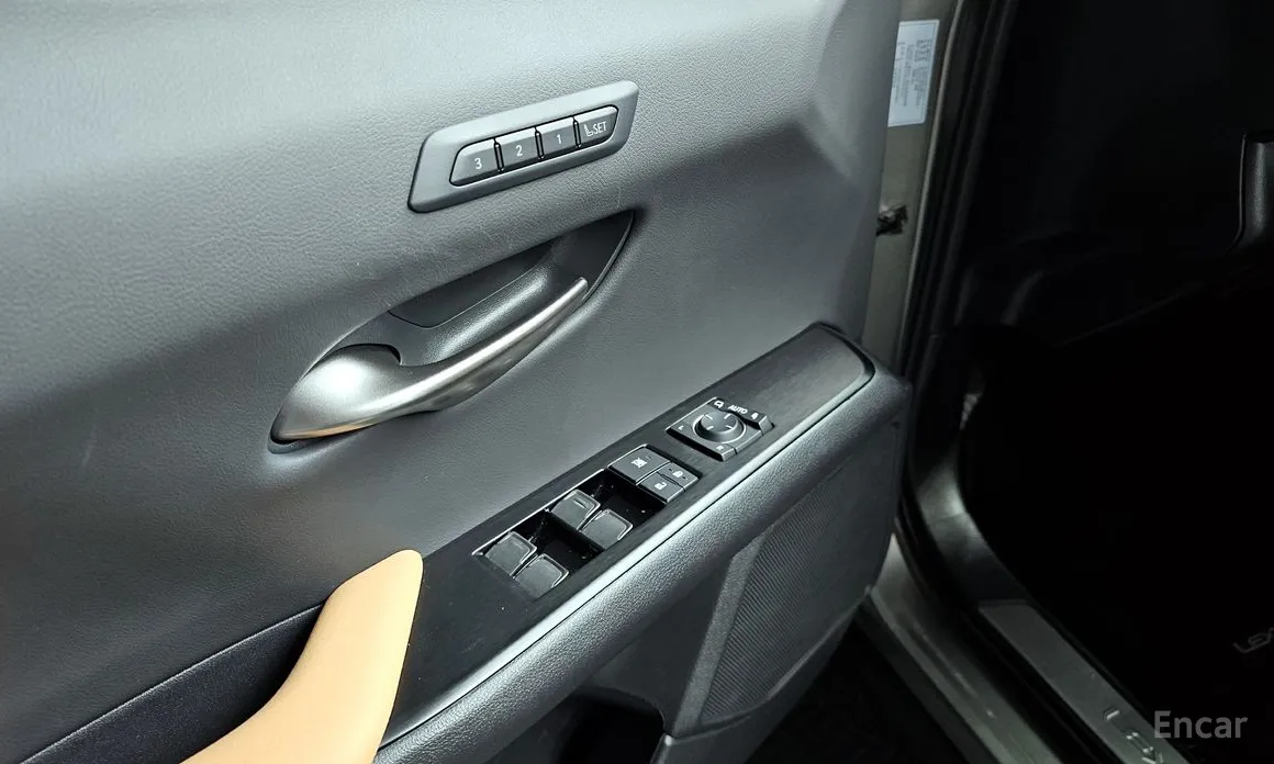 Фото 13 - Lexus UX