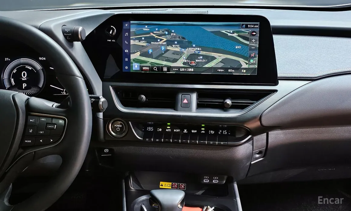 Фото 16 - Lexus UX