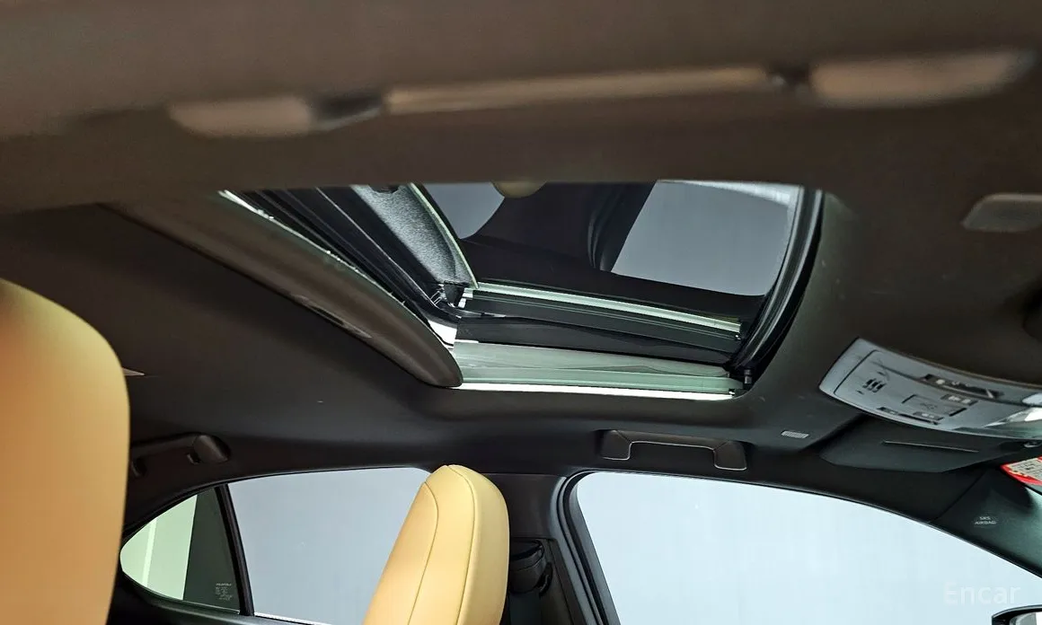 Фото 19 - Lexus UX