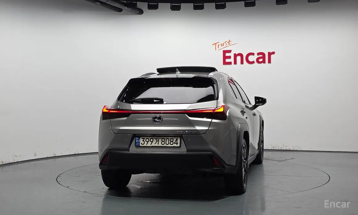 Фото 4 - Lexus UX