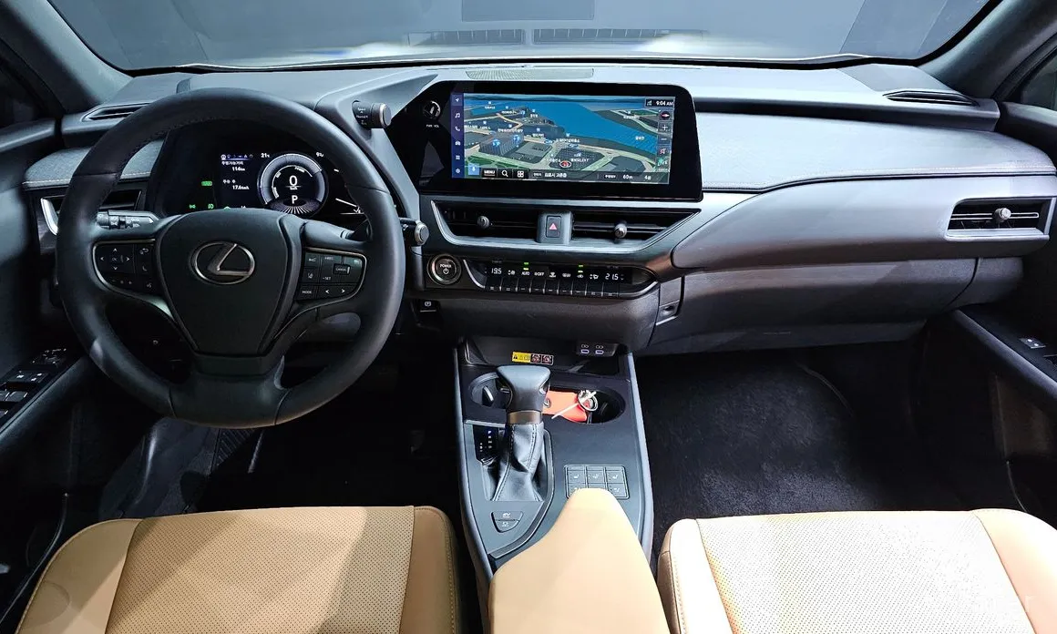 Фото 7 - Lexus UX