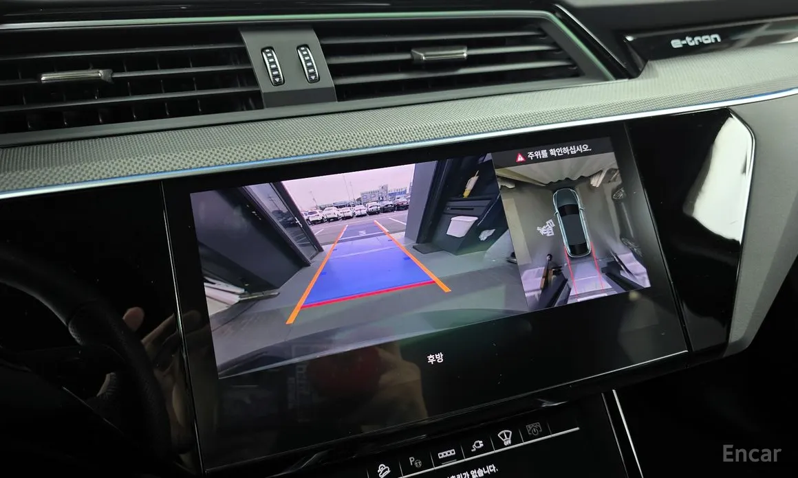 Фото 15 - Audi e-tron