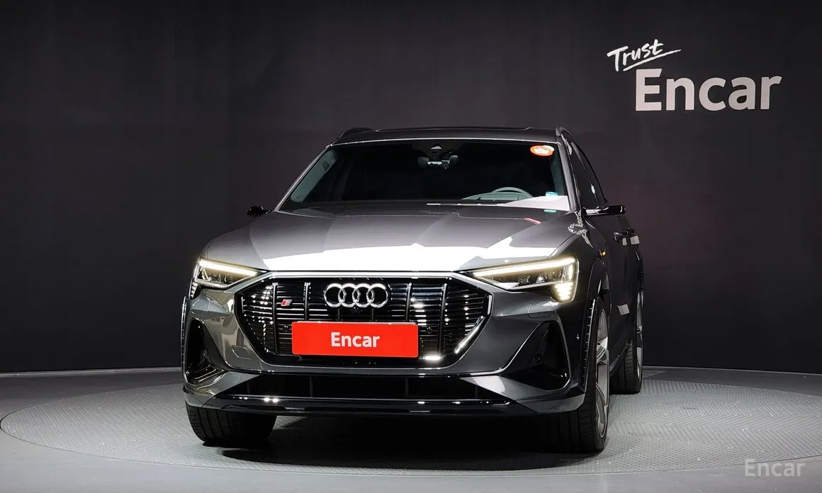 Фото 3 - Audi e-tron