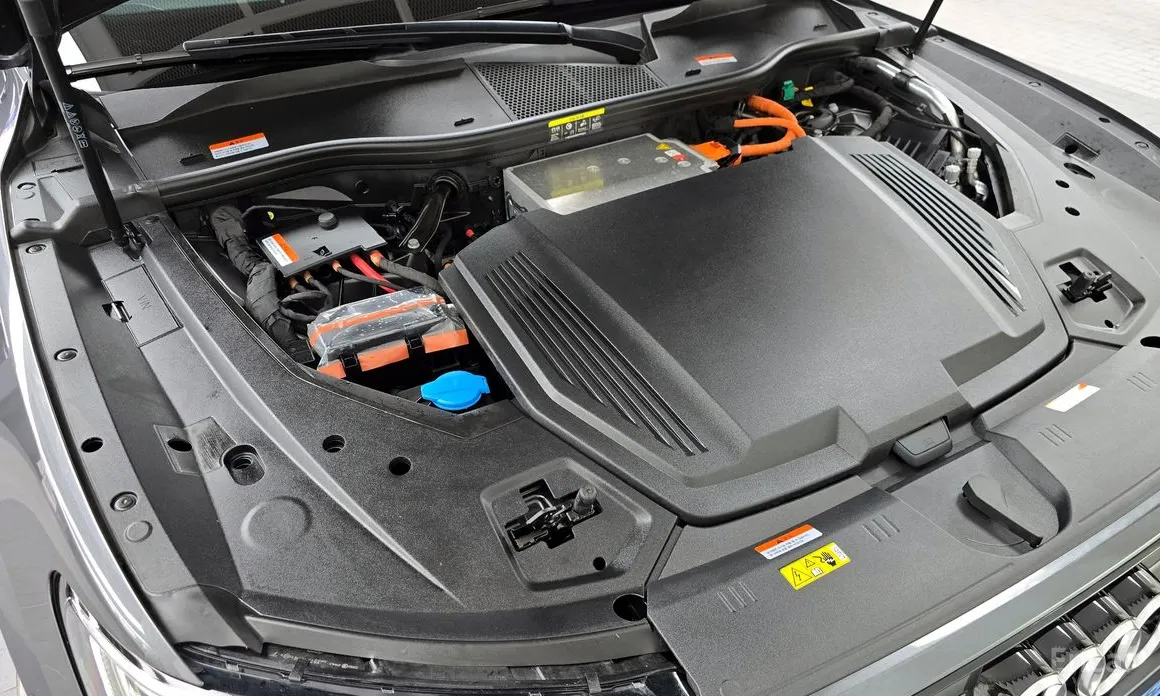 Фото 6 - Audi e-tron