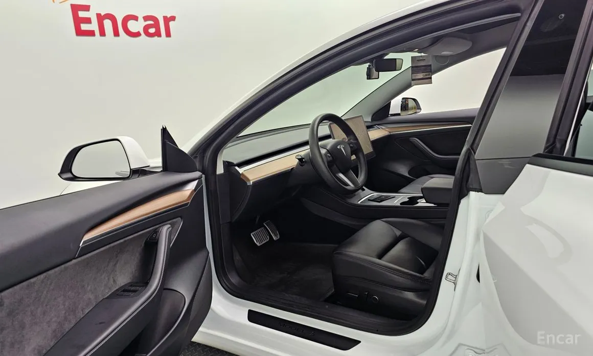 Фото 10 - Tesla Model 3