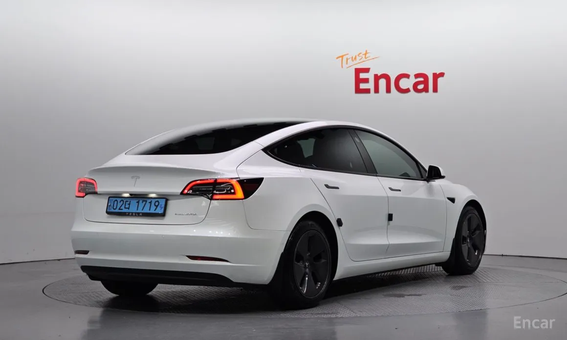 Фото 2 - Tesla Model 3