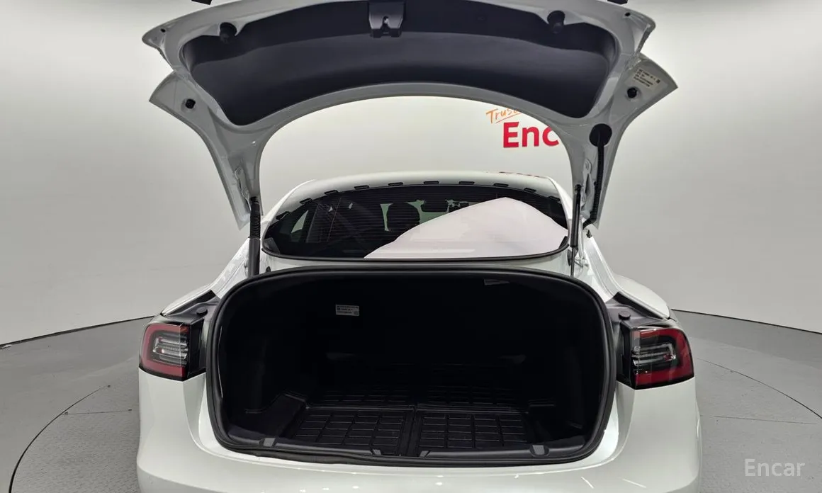 Фото 20 - Tesla Model 3