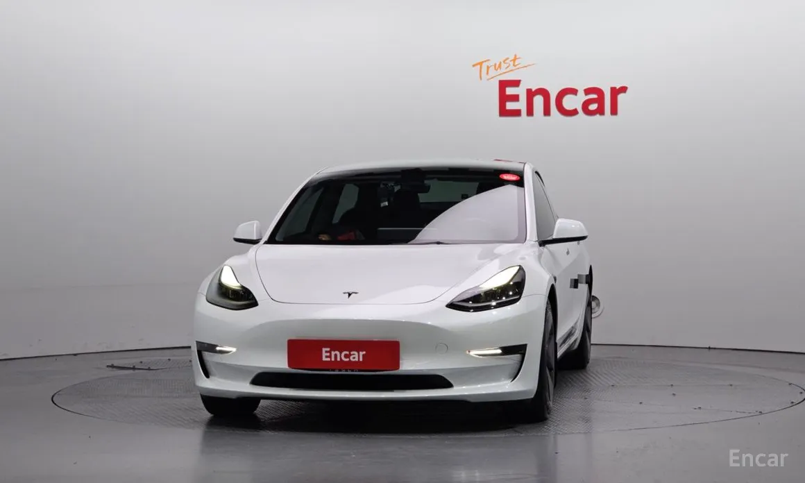 Фото 3 - Tesla Model 3