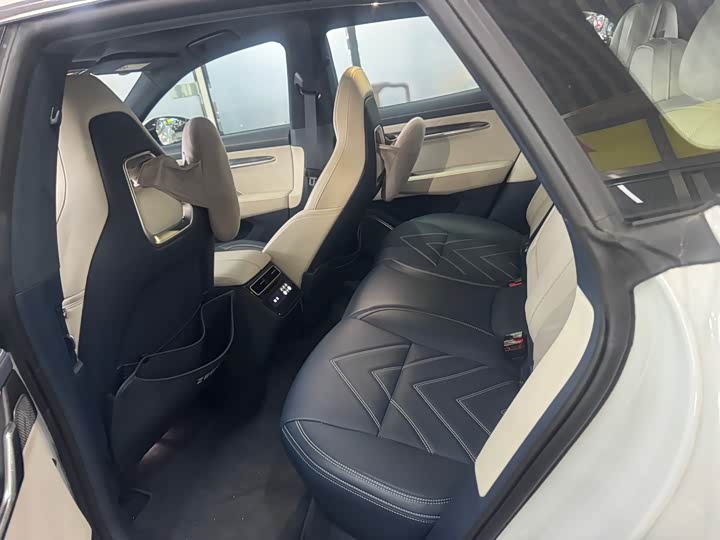 Фото 11 - Zeekr 001