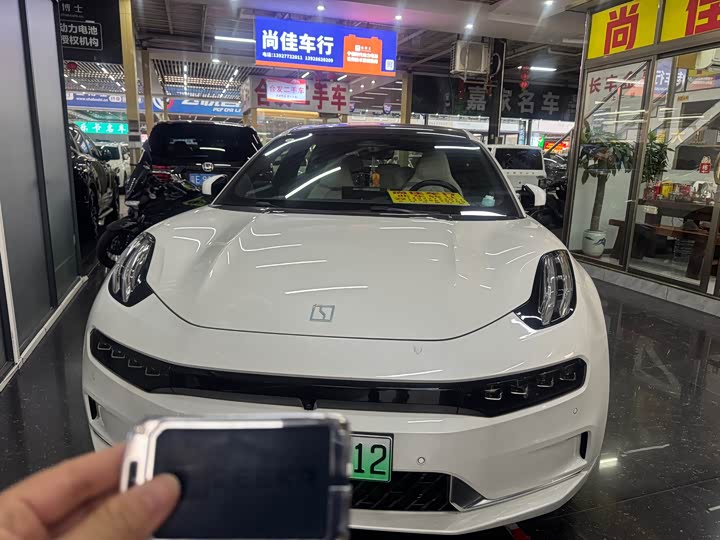 Фото 12 - Zeekr 001