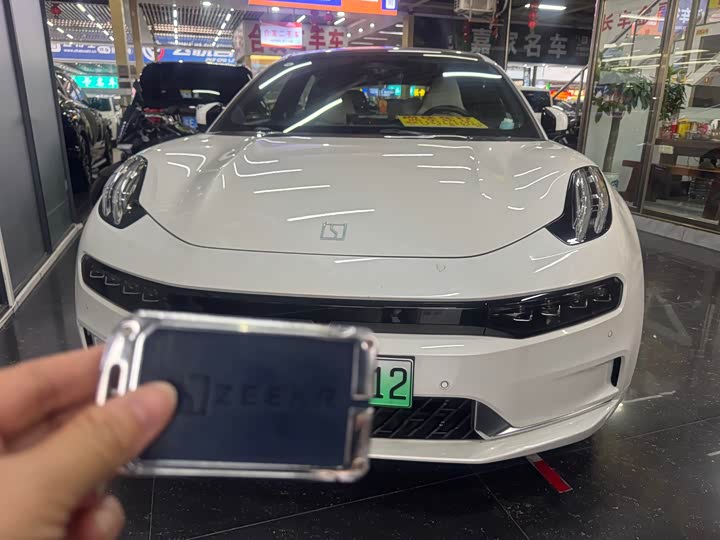 Фото 13 - Zeekr 001