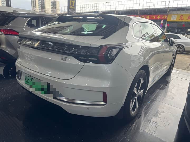 Фото 2 - Zeekr 001