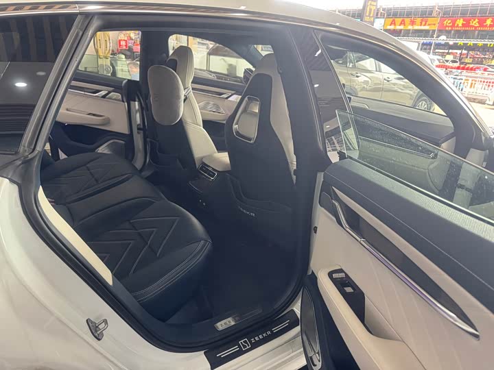 Фото 3 - Zeekr 001